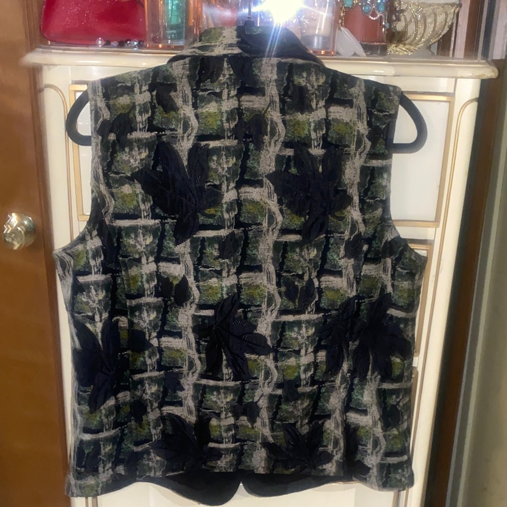 Vintage 90s Reversi Textured Floral Appliqué Sleeveless Vest in Black and Olive - Picture 6 of 10